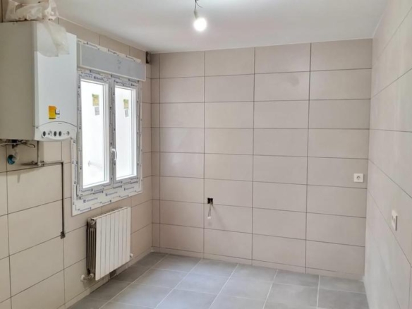 Apartment for sale on Manflorido Street, San Pablo and Santa Marina