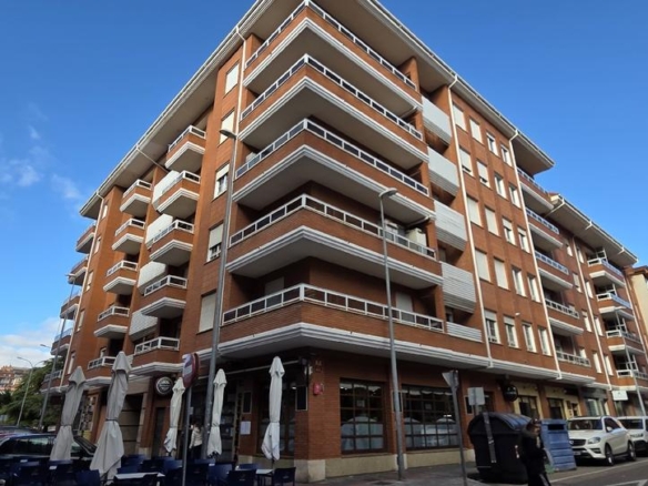 Apartment for sale on C Pintor Oliva, Campo de la Juventud