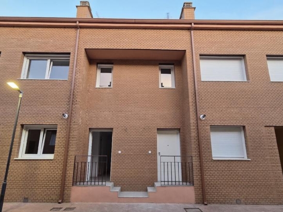 House or villa for sale on Av Primero de Junio, Venta de Baños