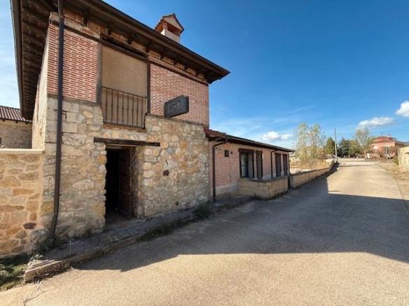 House or villa for sale on Carretera la Magdalena, Castrejón de la Peña