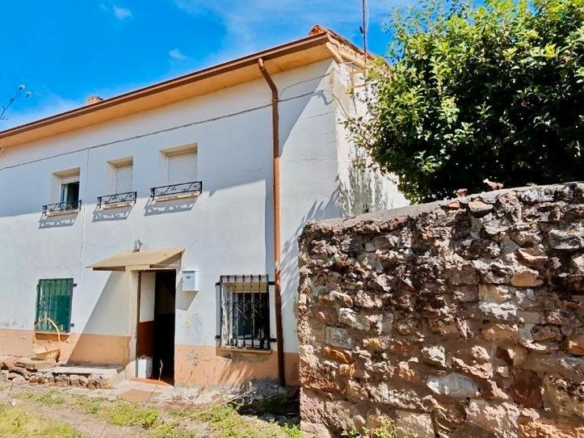 Townhouse for sale in Travesía Real Cill, 8, Barruelo de Santullán