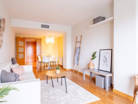 Apartment for sale on Calle Ibón de Astún, 17, Miralbueno