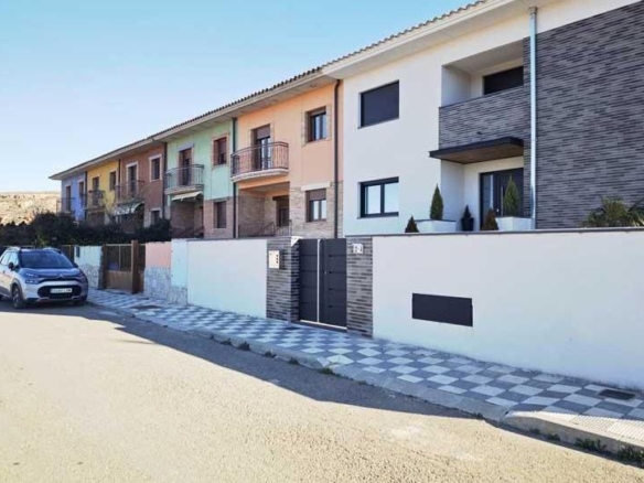 Townhouse for sale on Calle Teruel, 6, Ariza
