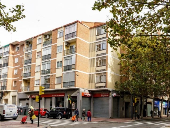 Apartment for sale on Avenida Madrid, La Bozada – Parque Delicias