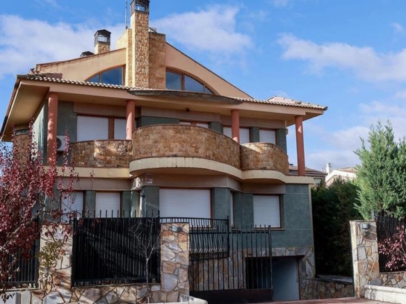 House or villa for sale on Calle Rio Jalon (Margarita), Plaza de Toros – Barón de Warsage