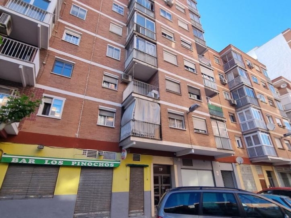 Apartment for sale on Avenida San Juan de la Peña, Salvador Allende
