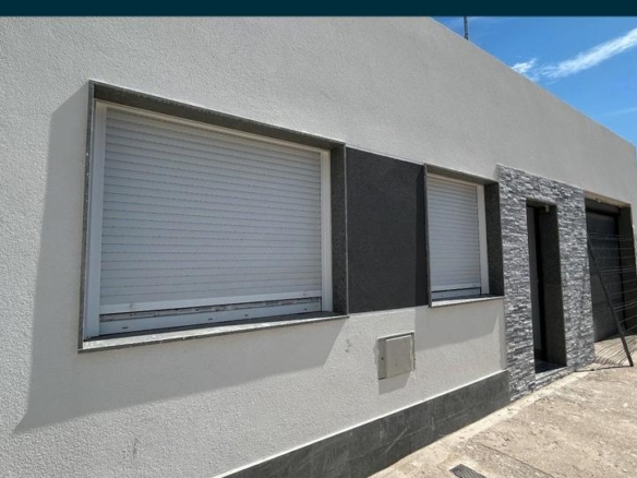 Townhouse for sale on Pascual Mata Magallon Street, San Mateo de Gállego