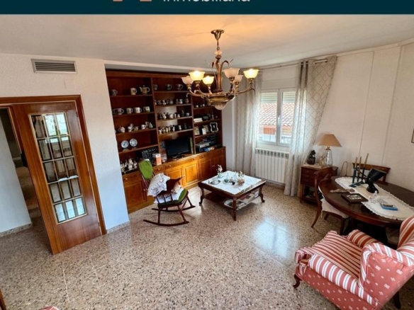 Apartment for sale on Calle Delicias, San Mateo de Gállego