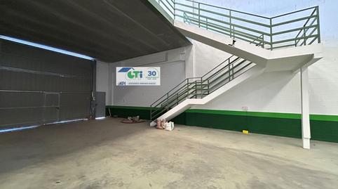 Industrial building for sale on Calle Borderea, Cartuja Baja