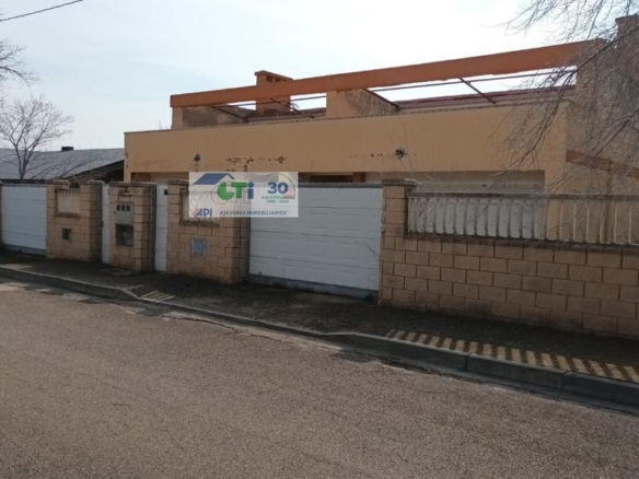 House or villa for sale on C/ Río Gellego. Urcamusa, La Muela
