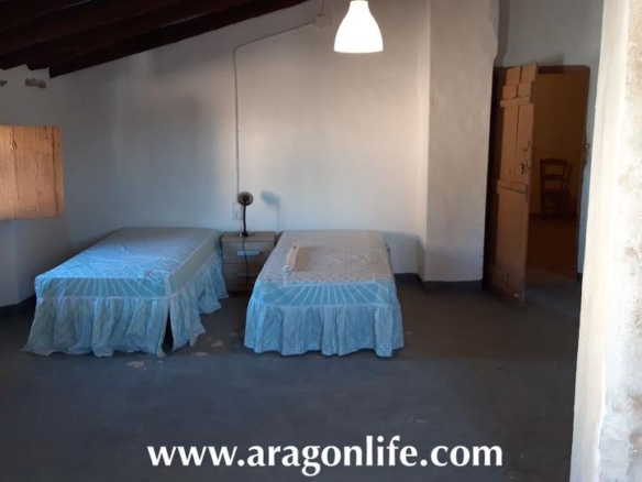 House or villa for sale on Calle Zaragoza, Fabara