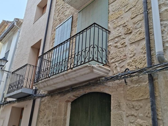 House or villa for sale on Calle Bermúdez de Castro, 28, Maella