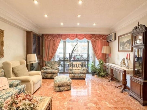 Apartment for sale on Avenida de Navarra, Barrio del Ave