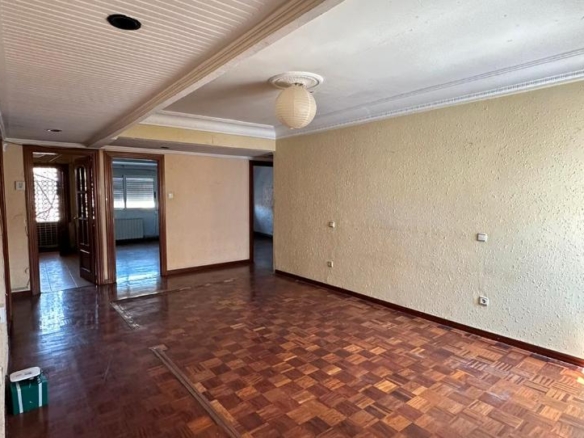 Apartment for sale on Ricardo del Arco Street, Arrabal