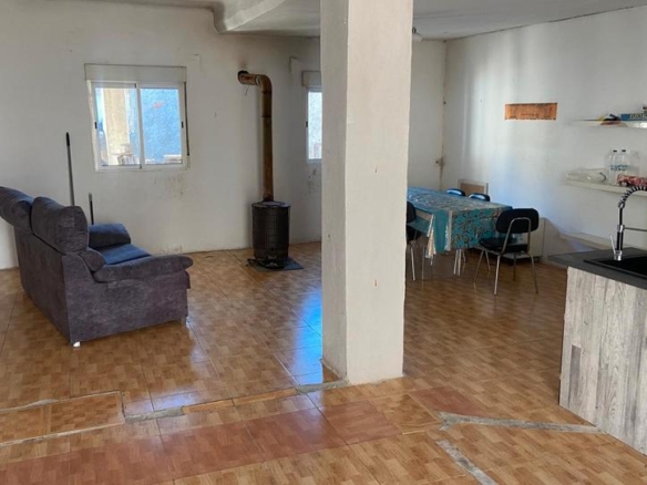 House or villa for sale on Calle San Pedro, Luceni