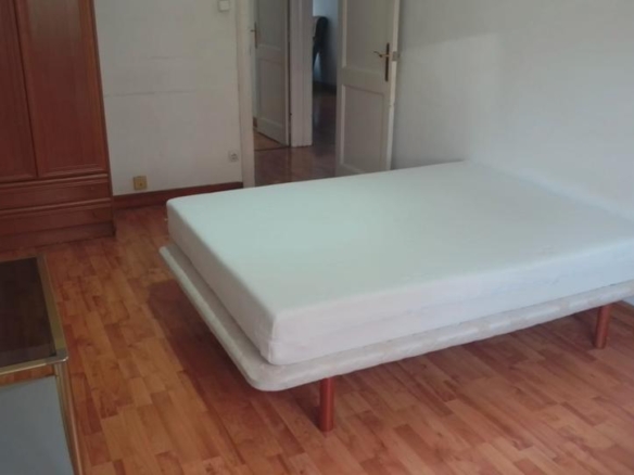 Apartment for sale on Calle de Antonio Sangenis, 75, Delicias neighborhood