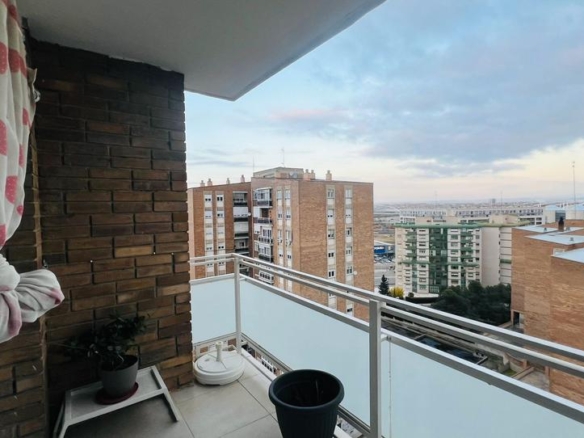 Apartment for sale on Calle de Biarritz, Parque Palomar – Bombarda