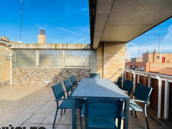 Duplex for sale on Calle de Arias, Barrio del Ave