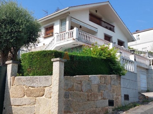 House or chalet for sale in As Lagoas