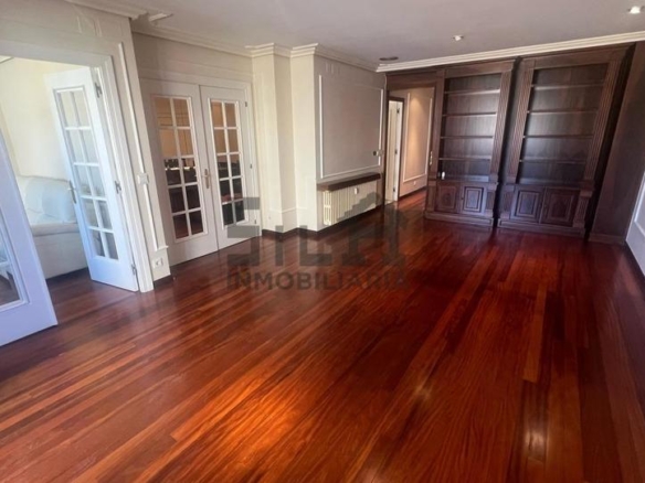 Apartment for sale in Curros Enriquez, Centro