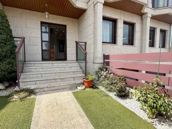 Townhouse for sale in Ou-320, 4, San Cibrao das Viñas