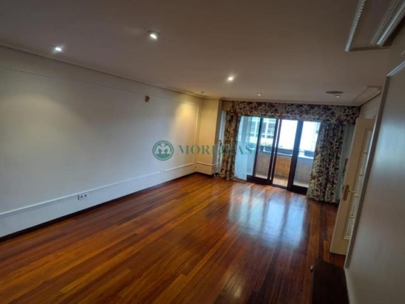 Apartment for sale in Curros Enríquez, Centro