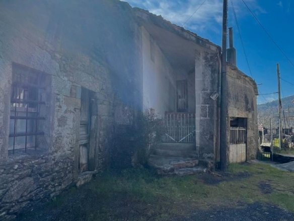 Rustic property for sale in O Irixo
