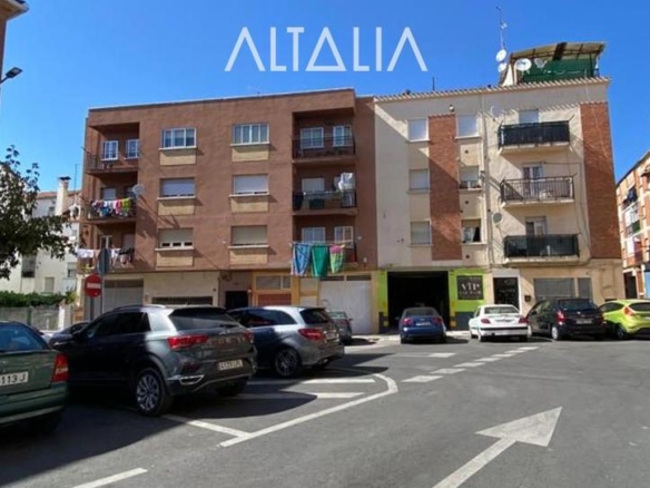 Apartment for sale in Reyes Católicos – Paseo San Antonio