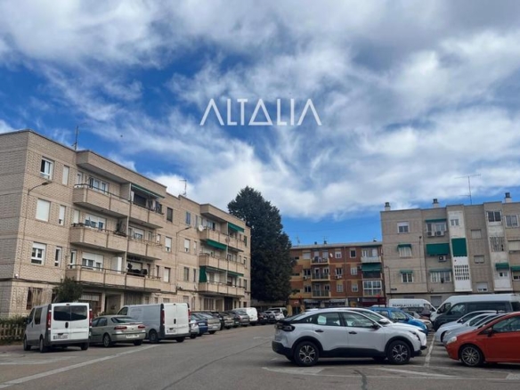 Apartment for sale on Paseo San Antonio, Reyes Católicos – Paseo San Antonio