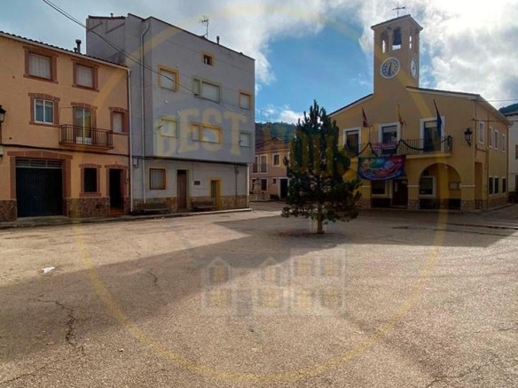 Rustic property for sale on Calle Iglesia, Boniches
