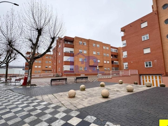 Apartment for sale in La Resinera (p.v.71), Reyes Católicos – Paseo San Antonio