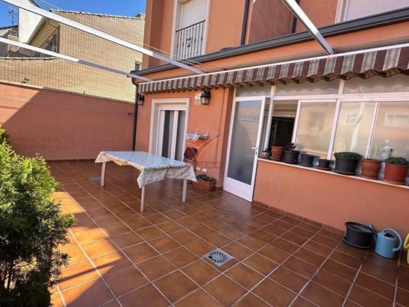 Townhouse for sale in Notburga de Haro, Reyes Católicos – Paseo San Antonio