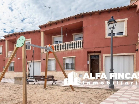 Townhouse for sale in Madrid Valencia, 4, Honrubia