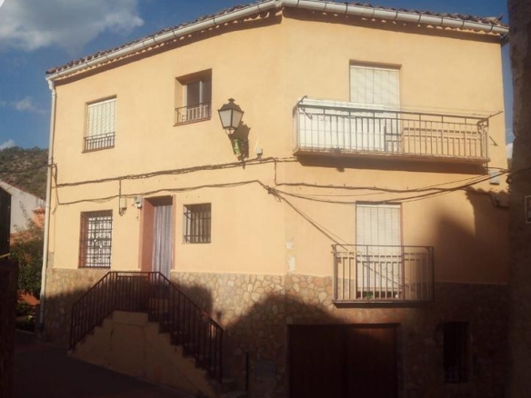 Building for sale in Valdemoro-Sierra