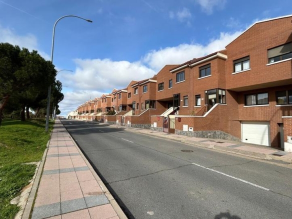 Townhouse for sale in Dehesas de las, Zurguén