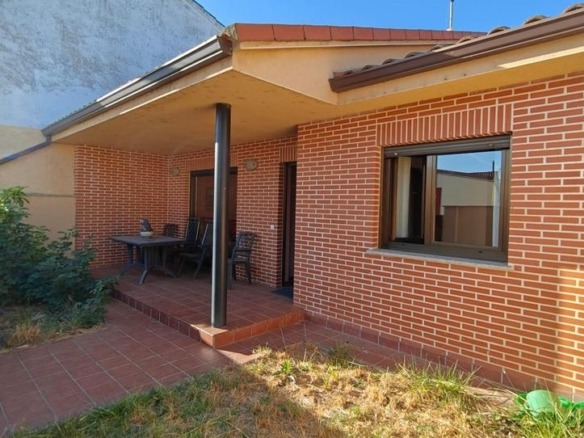 House or villa for sale on Salamanca Street, San Morales