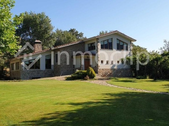 Commercial premises for sale on the old National Highway N-630, Vallejera de Riofrío