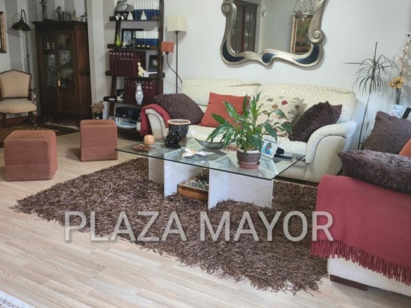 House or villa for sale on Calle Antonio Ponz, La Platina- Hospital – Campus