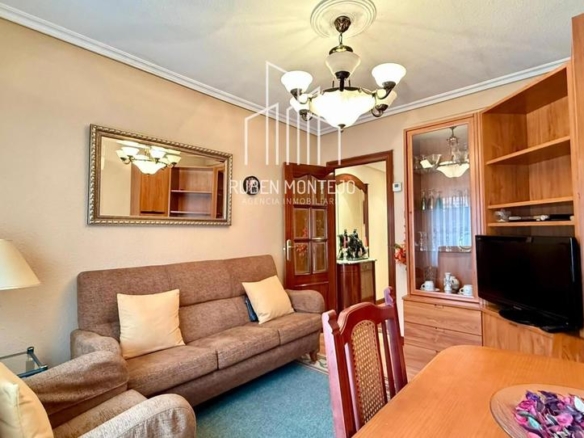 Apartment for sale in Juan de Juni, Carmelitas