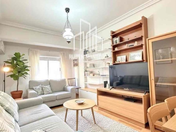Apartment for sale in De Los Comuneros, Rollo – Puente Ladrillo