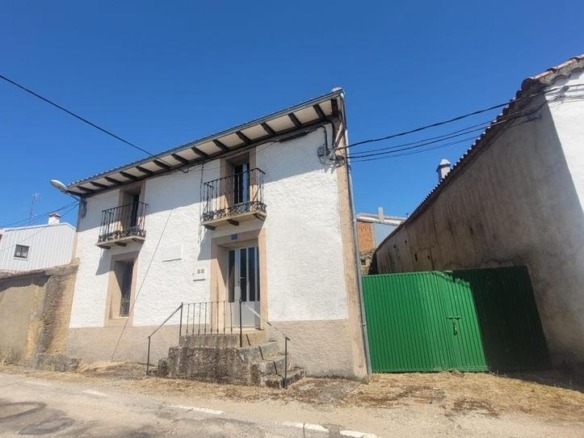 House or villa for sale in Frades de la Sierra