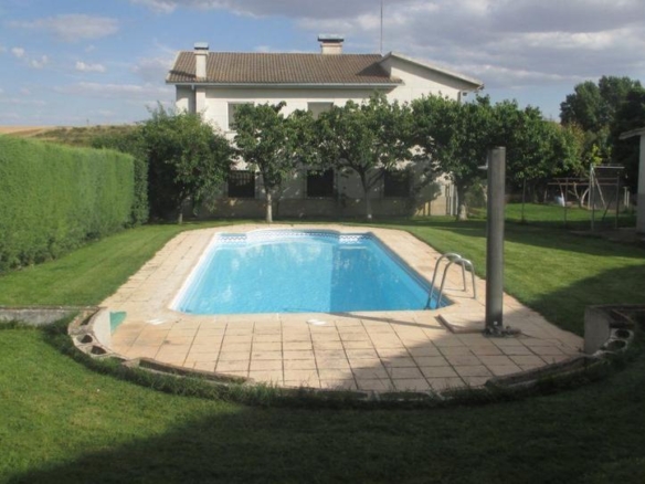 House or villa for sale in Villares de la Reina