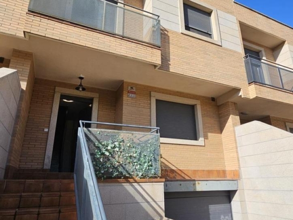 Townhouse for sale on Calle Juan de Herrera, Tejares – Chamberí – Alcades