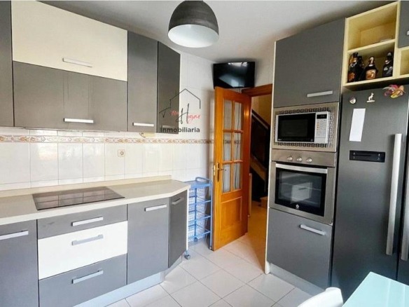 House or villa for sale in De las Acacias, Villares de la Reina