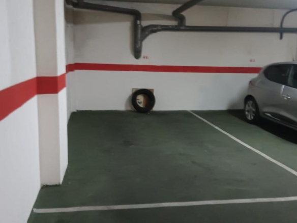Garage for sale on Fontiveros Street, Rollo – Puente Ladrillo