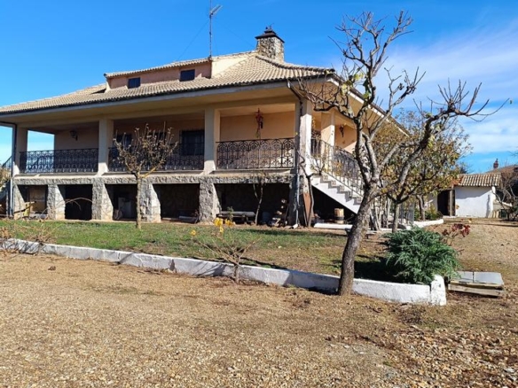 House or villa for sale on Calle Calzada Romana, Castellanos de Villiquera