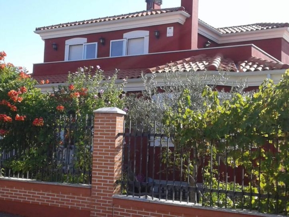 House or villa for sale on Calle Calzada Real, Buenavista